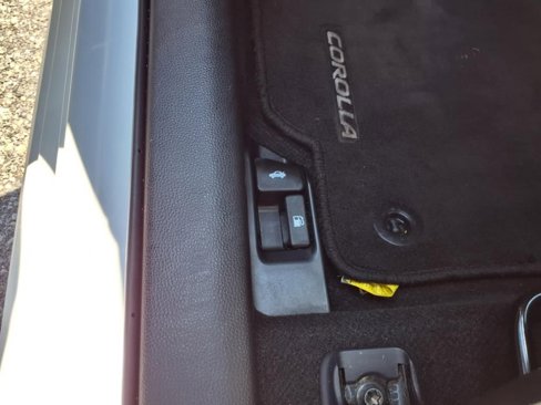 Used 2025 Toyota Corolla LE image 19