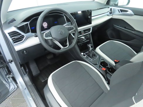 Certified 2025 Volkswagen Taos SE w/ Black Wheel Package image 10
