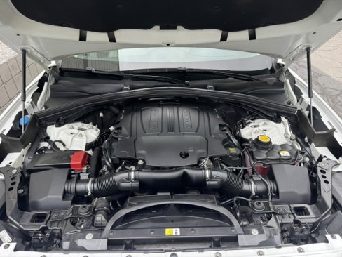 Used 2017 Jaguar F-PACE Prestige image 5