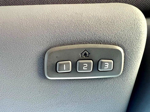 Used 2011 Volvo C70 T5 w/ Convenience Pkg image 33
