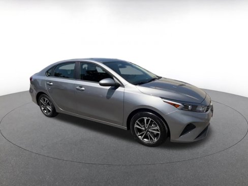 Used 2024 Kia Forte LXS image 2