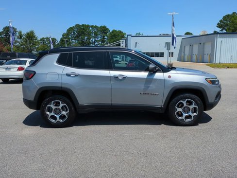 Used 2022 Jeep Compass Trailhawk w/ Trailhawk Elite Group image 2