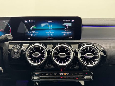 Used 2021 Mercedes-Benz CLA 250 image 4