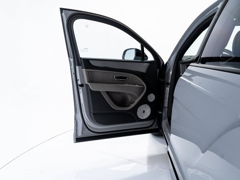 Certified 2024 Bentley Bentayga Extended Wheelbase image 10