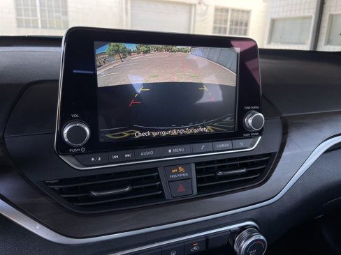 Used 2024 Nissan Altima 2.5 SV image 14