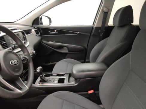 Used 2017 Kia Sorento LX image 17