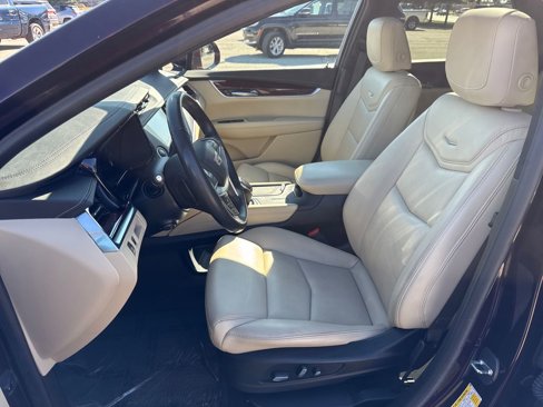 Used 2018 Cadillac XT5 Luxury w/ Driver Awareness Package image 11