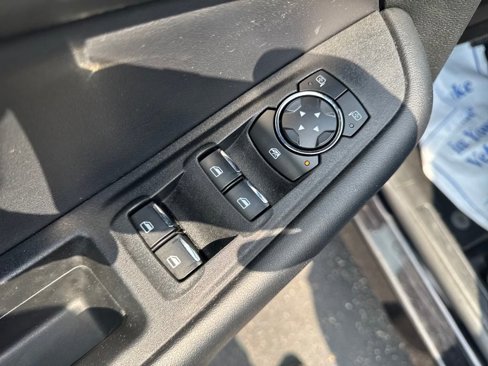 Used 2023 Ford Edge SEL image 11