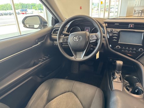 Used 2019 Toyota Camry LE image 18