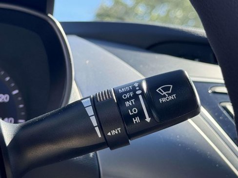 Used 2013 Hyundai Elantra GLS image 28