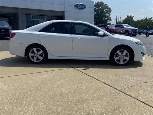 Used 2013 Toyota Camry SE image 2