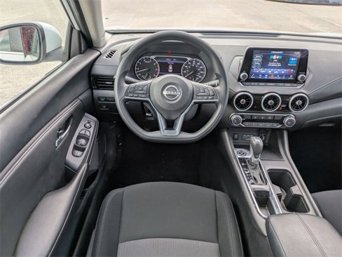 Used 2025 Nissan Sentra SV image 27
