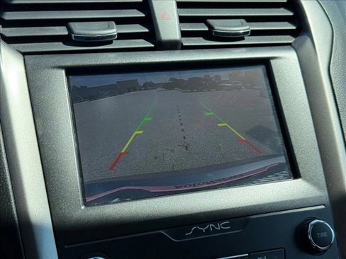 Used 2020 Ford Fusion SE image 15