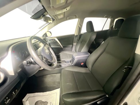 Used 2018 Toyota RAV4 LE image 14