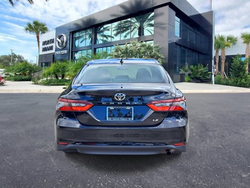 Used 2022 Toyota Camry LE image 4