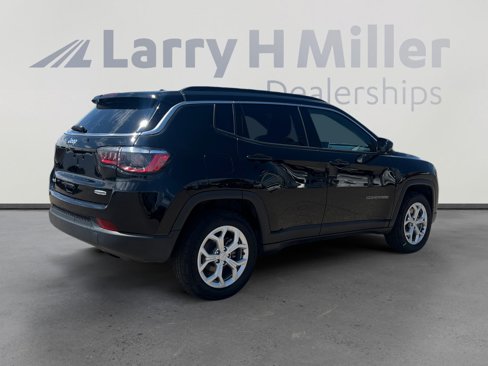 Used 2024 Jeep Compass Latitude image 5
