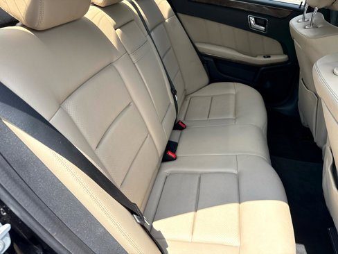 Used 2010 Mercedes-Benz E 350 4MATIC Sedan image 24