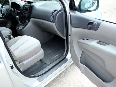 Used 2012 Kia Sedona LX image 18