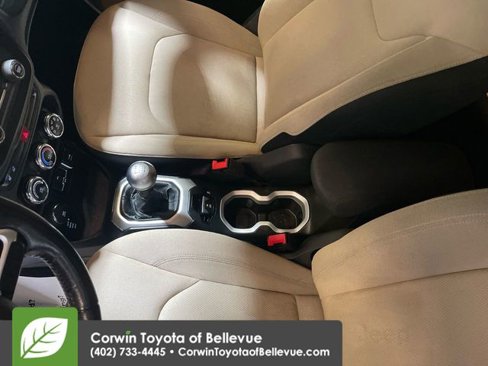 Used 2015 Jeep Renegade Latitude w/ Cold Weather Group II image 17
