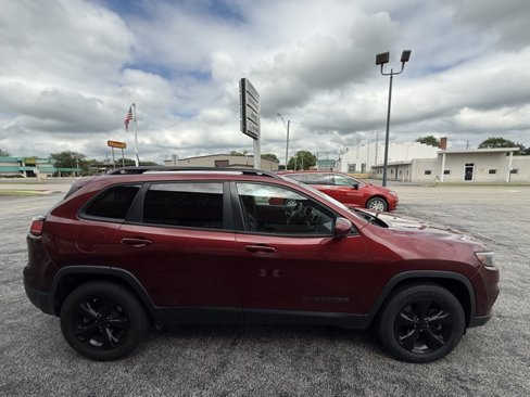 Used 2019 Jeep Cherokee Latitude Plus image 4