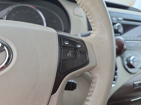 Used 2014 Toyota Sienna XLE image 19