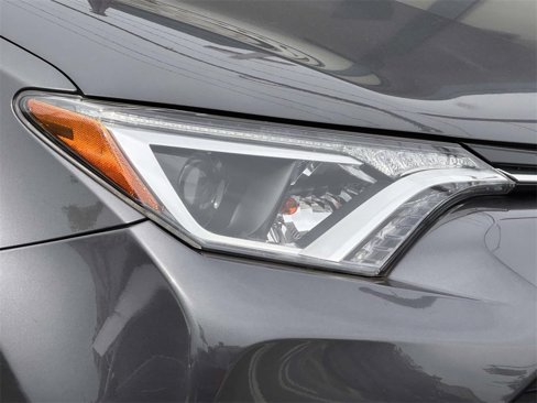 Used 2018 Toyota RAV4 XLE image 10