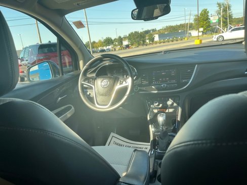 Used 2021 Buick Encore Preferred w/ Safety Package image 27