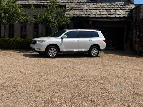 Used 2013 Toyota Highlander FWD image 2