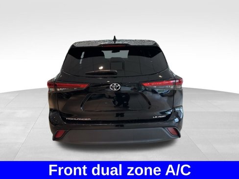 Used 2021 Toyota Highlander LE image 3