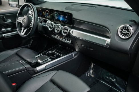 Used 2021 Mercedes-Benz GLB 250 w/ Premium Package image 21