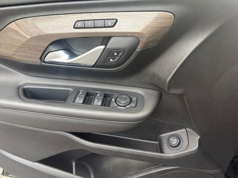 Used 2023 GMC Terrain Denali w/ Denali Premium Package image 19