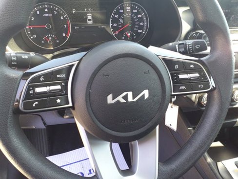 Used 2023 Kia Forte LXS image 19