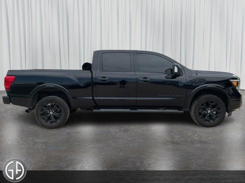 Used 2018 Nissan Titan SL w/ Midnight Edition image 4