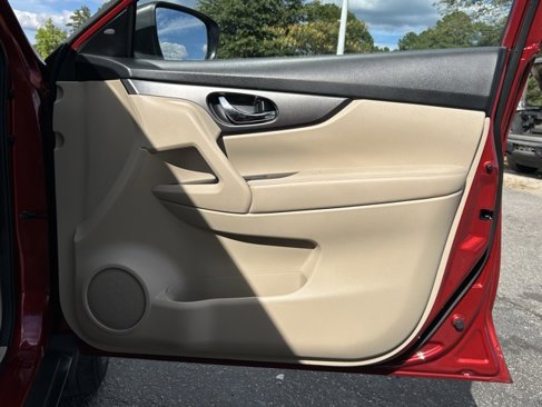 Used 2015 Nissan Rogue SV w/ SV Premium Package image 10