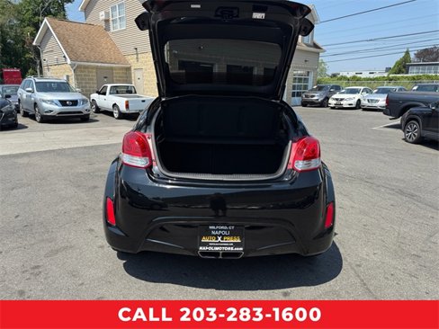 Used 2017 Hyundai Veloster Value Edition image 27