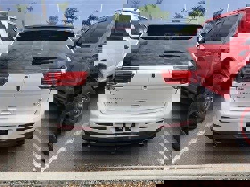 Used 2014 Lincoln MKX FWD w/ Equipment Group 101A image 3