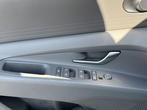 Certified 2024 Hyundai Elantra SE image 23