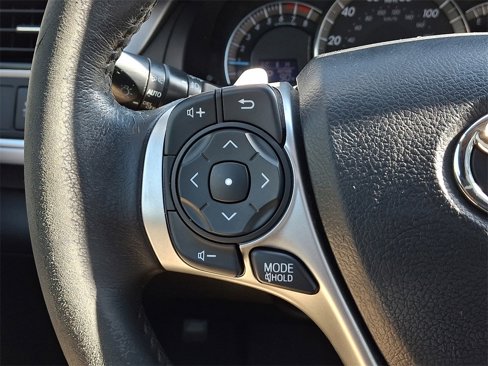 Used 2012 Toyota Camry L image 24