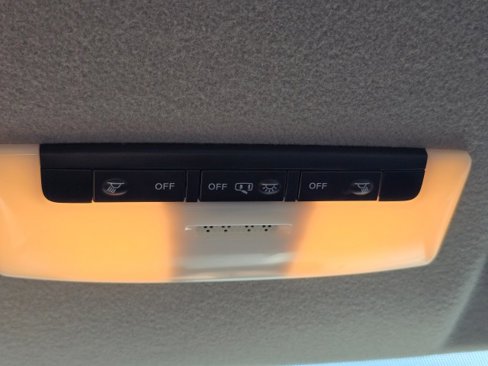 Used 2018 Nissan Kicks S image 37