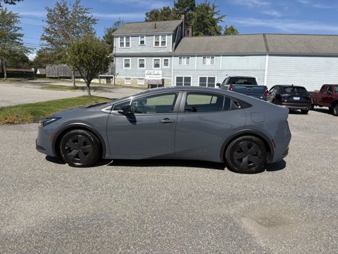 Used 2025 Toyota Prius LE image 4