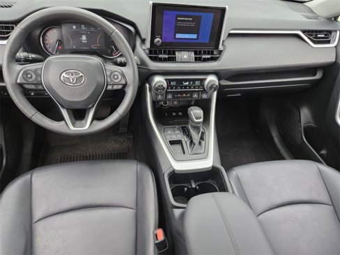 Used 2023 Toyota RAV4 XLE Premium image 6