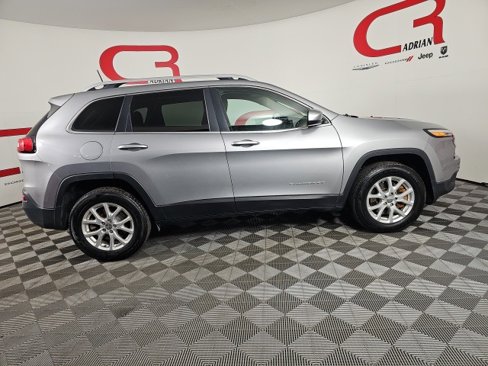 Used 2017 Jeep Cherokee Latitude w/ Cold Weather Group image 8