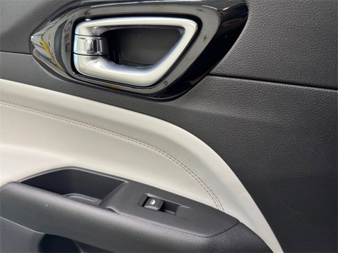 Used 2022 Jeep Compass Limited image 18