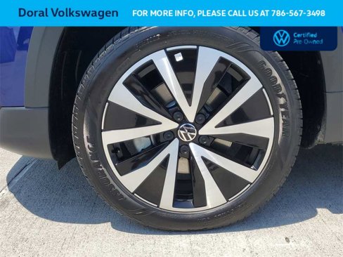 Certified 2023 Volkswagen Taos SE image 17