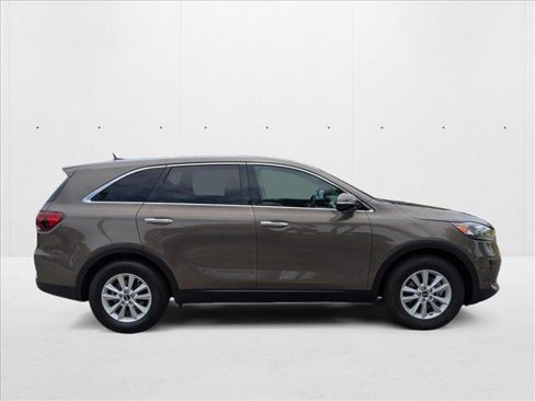 Used 2019 Kia Sorento LX image 4