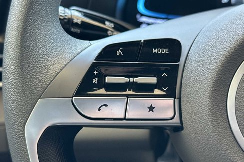 Certified 2025 Hyundai Elantra SE image 27