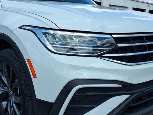 Used 2022 Volkswagen Tiguan SE image 9