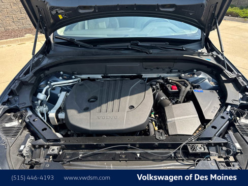 Used 2022 Volvo XC60 B5 Momentum image 9