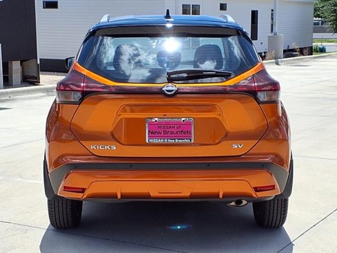 Used 2023 Nissan Kicks SV image 6