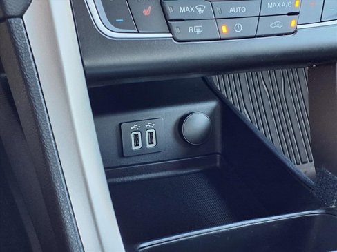 Used 2020 Ford Fusion SE image 14